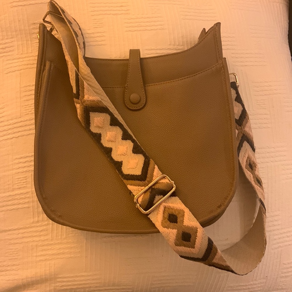 Medium crossbody